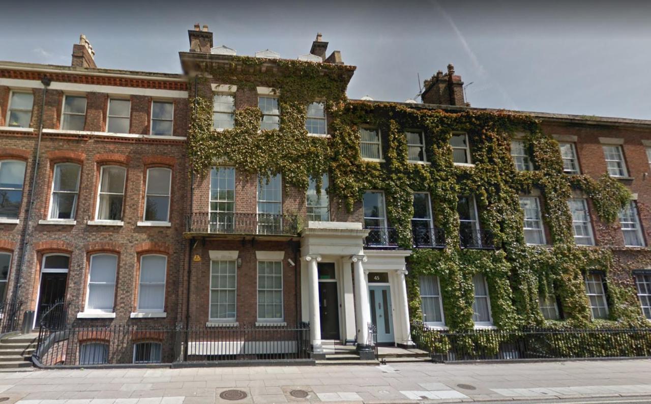 Host & - Catharine Quarters *