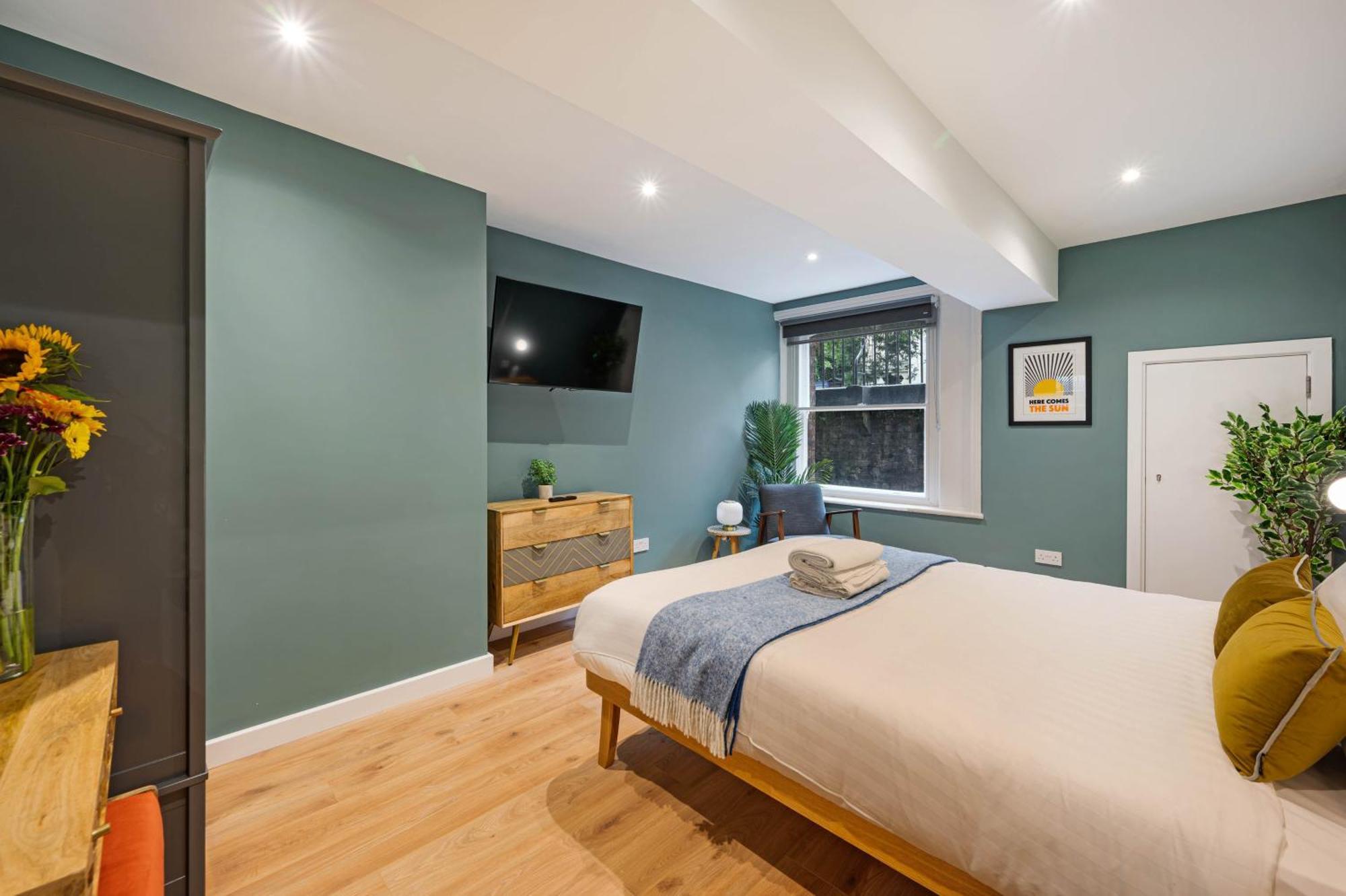 Host & - Catharine Quarters